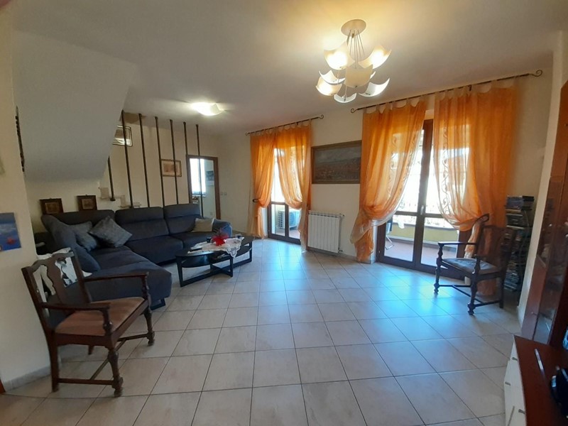 Appartamento in Vendita a Carrara, zona Avenza, 310'000€, 160 m²