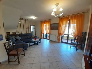 Appartamento in Vendita a Carrara, zona Avenza, 310'000€, 160 m²