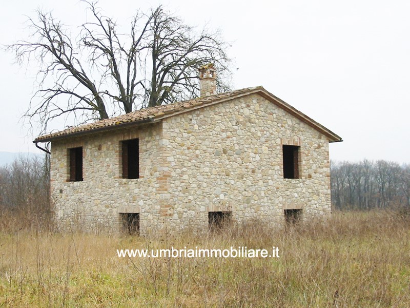 Rustico in Vendita a Massa Martana, zona Massa Martana, 130'000€, 140 m²