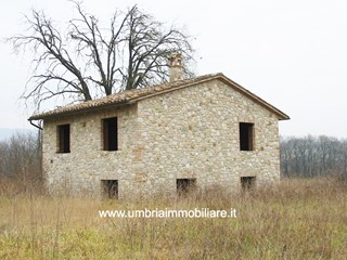 Rustico in Vendita a Massa Martana, zona Massa Martana, 130'000€, 140 m²