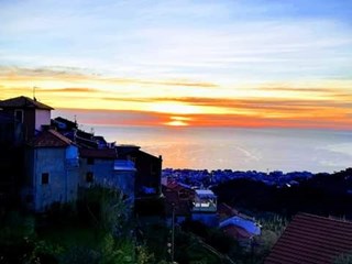 Casa Indipendente in Vendita a Alassio, zona Moglio, 149'000€, 55 m², arredato