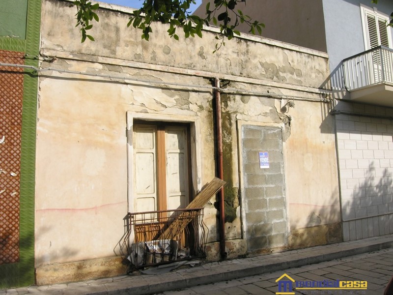 Box in Vendita a Pachino, 30'000€, 84 m²