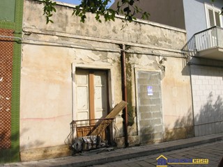 Box in Vendita a Pachino, 30'000€, 84 m²
