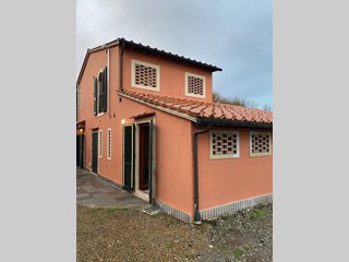 Casa Indipendente in Vendita a Empoli, zona Riottoli, 175'000€, 100 m²