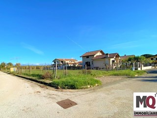 Terreno edificabile in Vendita a Falciano del Massico, 100'000€, 745 m²
