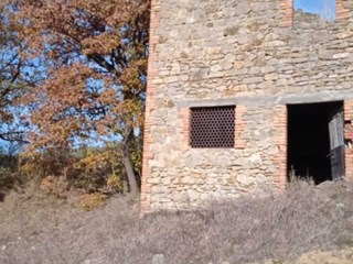 Casale in Vendita a Orvieto, 48'000€, 100 m²