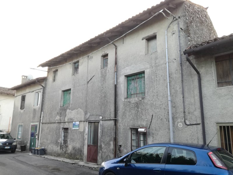 Casa Indipendente in Vendita a Udine, zona Laipacco, 110'000€, 375 m²