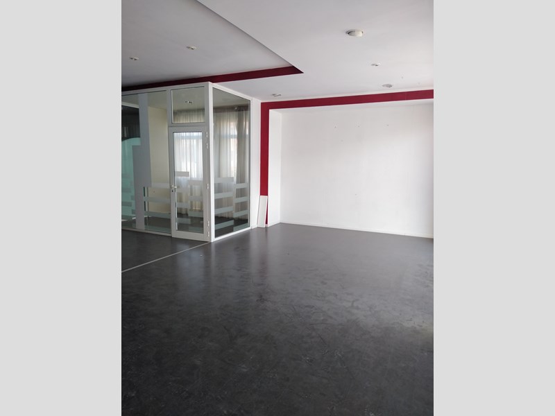 Immobile commerciale in Affitto a Carrara, zona Avenza, 2'500€, 450 m²