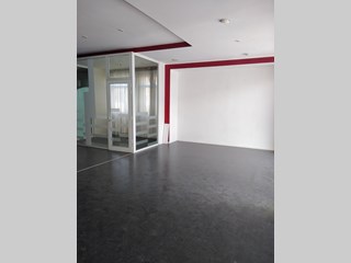Immobile commerciale in Affitto a Carrara, zona Avenza, 2'500€, 450 m²