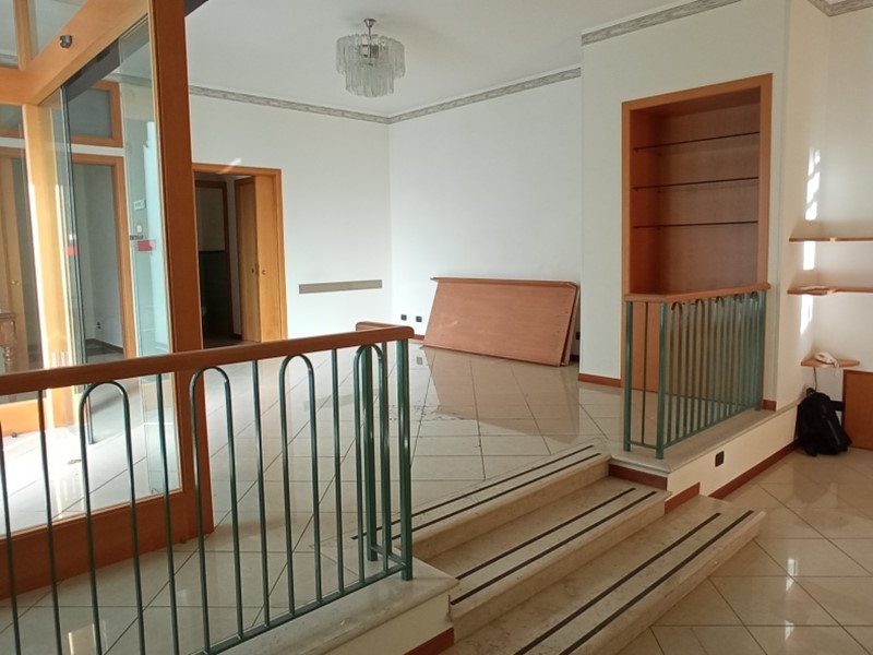 Immobile commerciale in Affitto a Ragusa, 650€, 110 m²