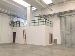 Capannone in Affitto a Massa, 2'500€, 400 m²