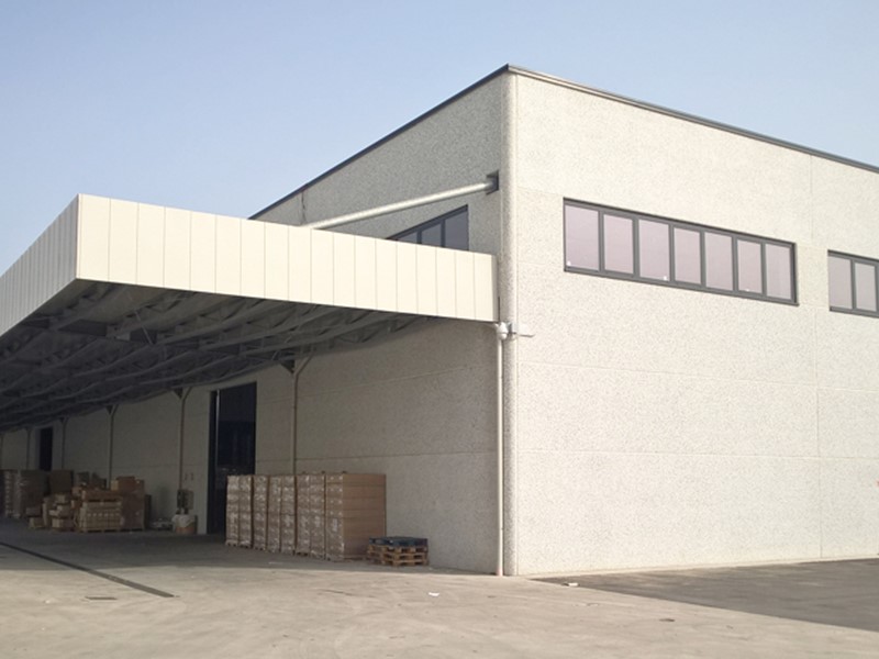 Capannone in Vendita a Sarzana, 1'200'000€, 1300 m²