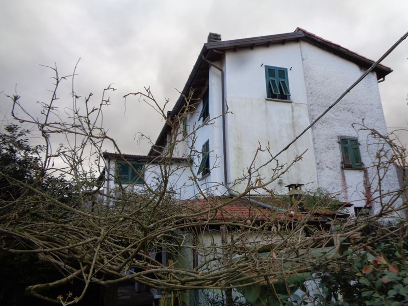 Casa Semi Indipendente in Vendita a Riccò del Golfo di Spezia, zona San Benedetto, 250'000€, 150 m²