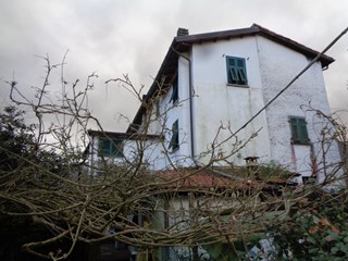 Casa Semi Indipendente in Vendita a Riccò del Golfo di Spezia, zona San Benedetto, 250'000€, 150 m²