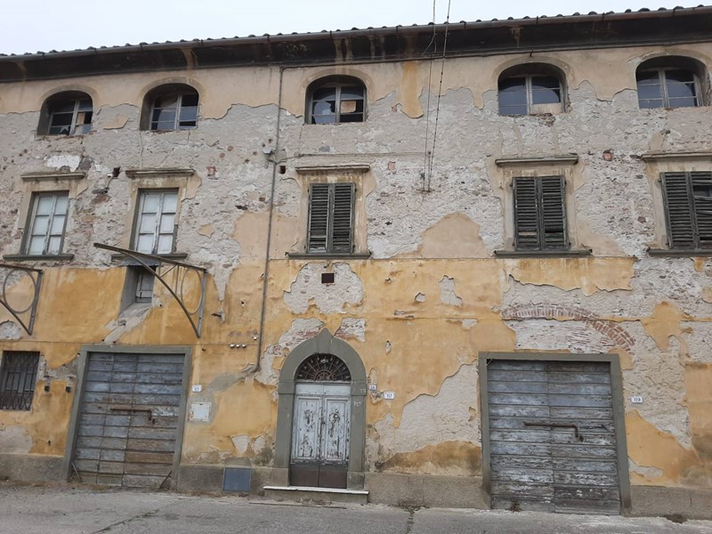 Casa Indipendente in Vendita a Calci, zona Capoluogo, 290'000€, 600 m²