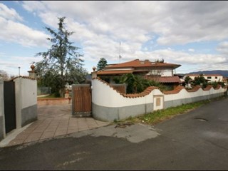 Casa Indipendente in Vendita a Sarzana, 700'000&euro;, 314 m², arredato, con Box