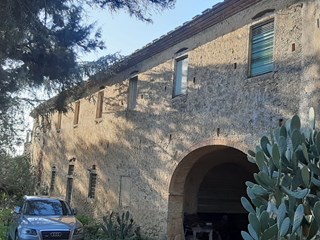 Casale in Vendita a Poggibonsi, 500'000€, 595 m²