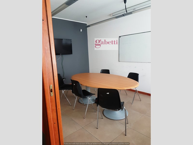 Ufficio in Affitto a Rende, 1'000€, 180 m²