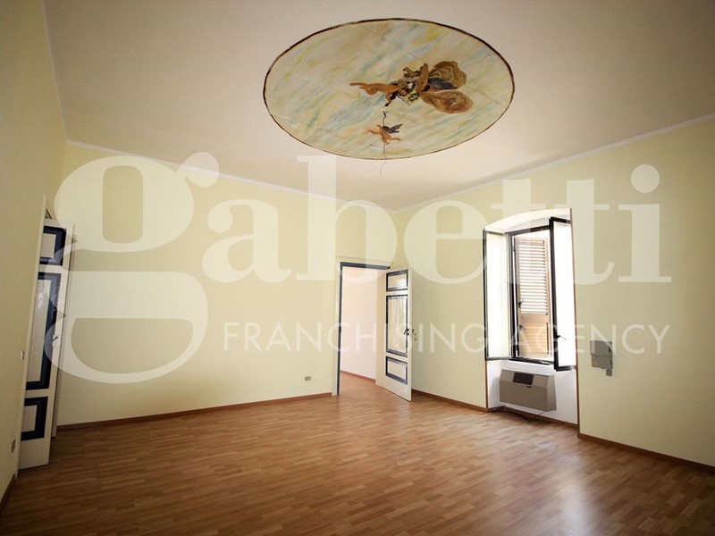Ufficio in Affitto a Isernia, 600&euro;, 188 m²