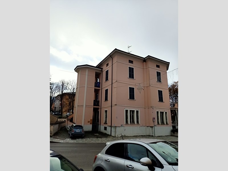 Immobile commerciale in Vendita a Fornovo di Taro, zona centro, 145'000&euro;, 166 m²