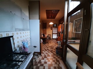 Casale in Vendita a San Felice del Benaco, 245'000€, 400 m²