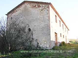 Rustico in Vendita a Todi, zona Todi, 150'000€, 900 m²