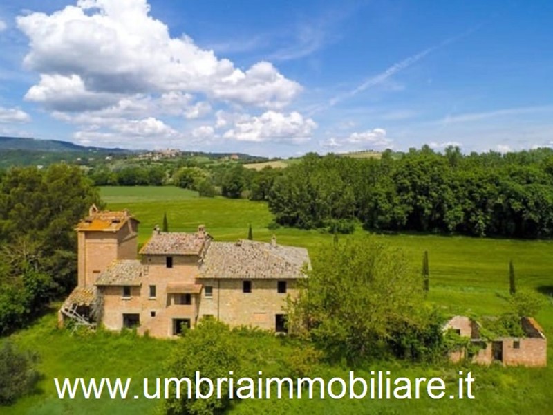Rustico in Vendita a Marsciano, zona Marsciano, 220'000€, 400 m²