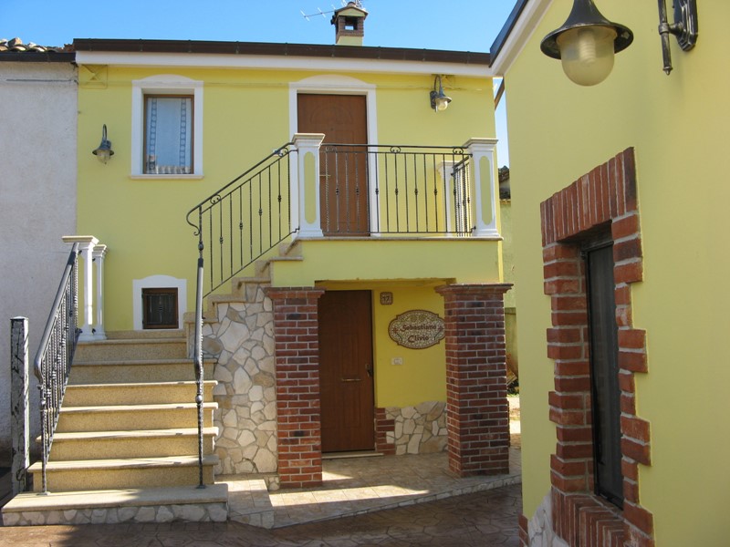 Casa di corte in Vendita a Alanno, zona collinare, 105'000€, 130 m²