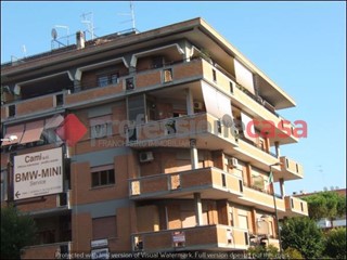 Ufficio in Affitto a Pomezia, 1'200&euro;, 100 m²