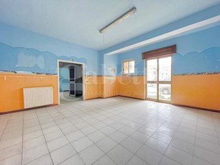 Ufficio in Affitto a Marano di Napoli, 750€, 130 m²