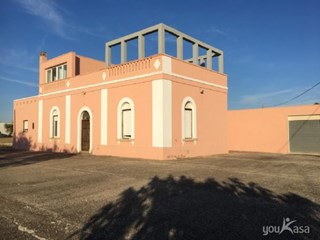 Villa in Vendita a Gioia del Colle, zona Zona Centro, 250'000€, 150 m²