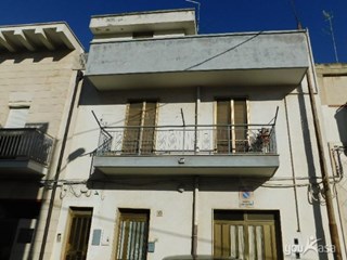 Trilocale in Vendita a Casamassima, zona zona via Conversano, 89'000€, 80 m²