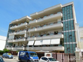 Trilocale in Vendita a Casamassima, zona via Sammichele, 145'000€, 85 m²