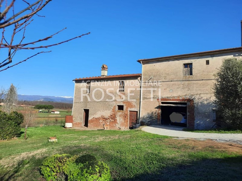 Casale in Vendita a Cerreto Guidi, 150'000€, 350 m²