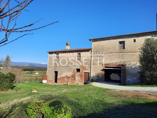 Casale in Vendita a Cerreto Guidi, 150'000€, 350 m²