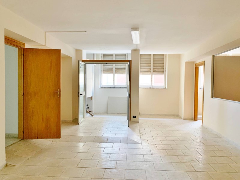 Capannone in Affitto a Catanzaro, zona Stadio, 1'400&euro;, 600 m²