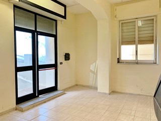 Capannone in Affitto a Catanzaro, zona Stadio, 1'400&euro;, 600 m²