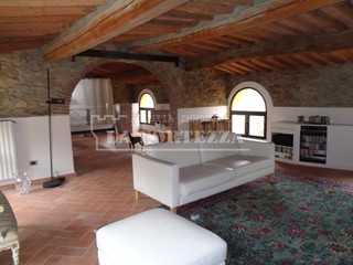 Casa di corte in Vendita a Calci, 550'000€, 400 m², con Box