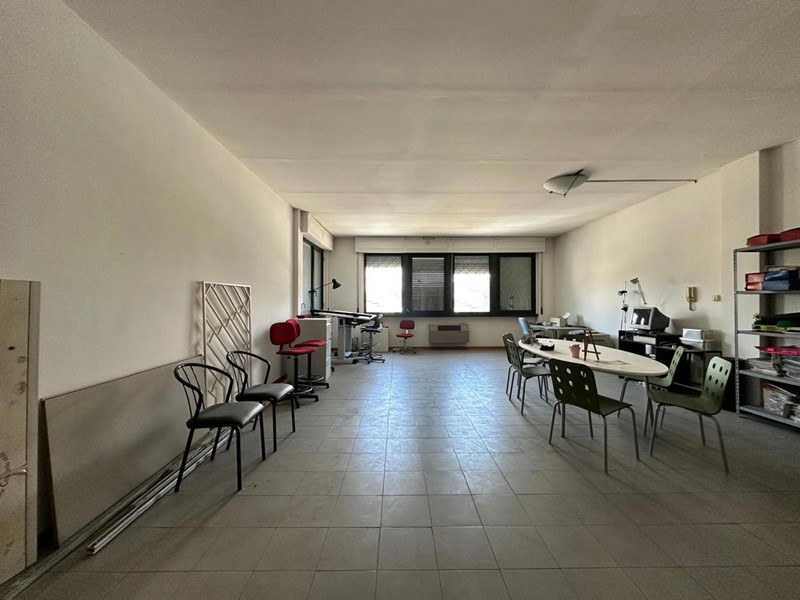 Ufficio in Affitto a Arezzo, 500€, 60 m²