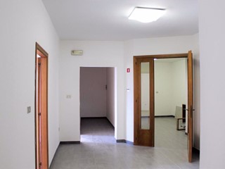 Ufficio in Affitto a Arezzo, 1'200€, 180 m²