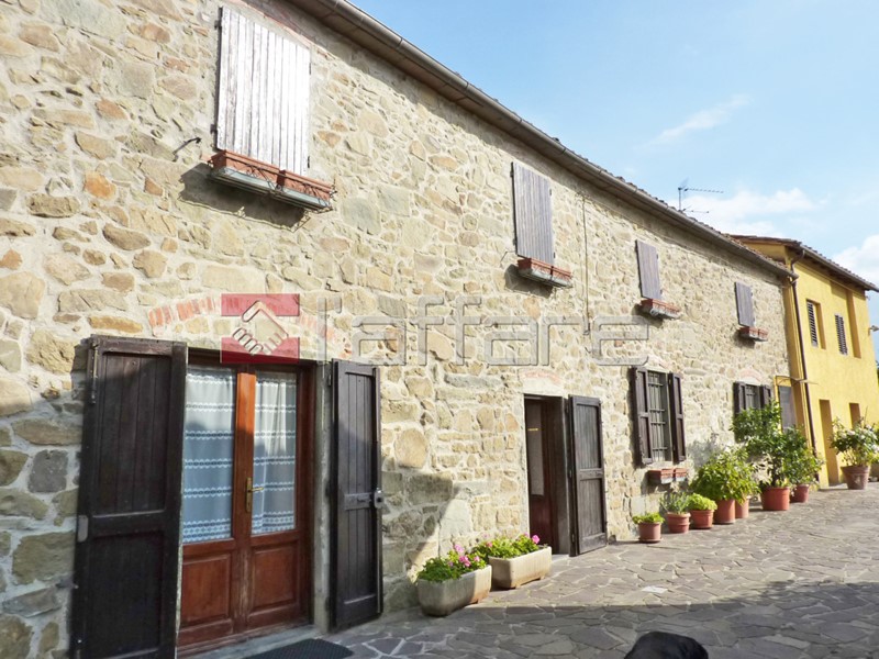 Casa di corte in Vendita a Massa e Cozzile, 450'000€, 380 m²