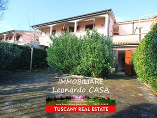 Trilocale in Vendita a Rosignano Marittimo, zona Vada, 330'000€, 70 m², arredato, con Box