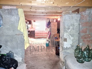 Magazzino in Vendita a Ventimiglia, zona Passeggiata Mare, 40'000€, 50 m²