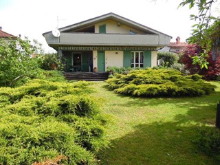 Villa in Vendita a Aulla, 500'000€, 512 m², con Box