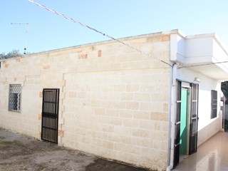 Villa in Vendita a Manduria, zona Specchiarica, 120'000€, 100 m², arredato