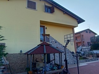 Villetta a schiera in Vendita a Sona, 360'000€, 220 m²
