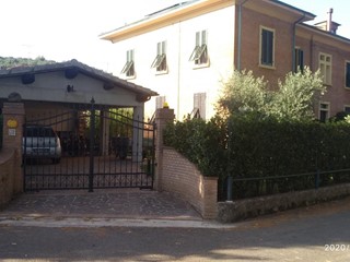 Appartamento in Vendita a Montecatini Val di Cecina, zona Ponteginori, 150'000€, 100 m², arredato