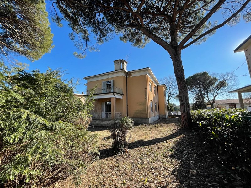 Villa in Vendita a Gorizia, zona Centro storico, 349'000€, 562 m²