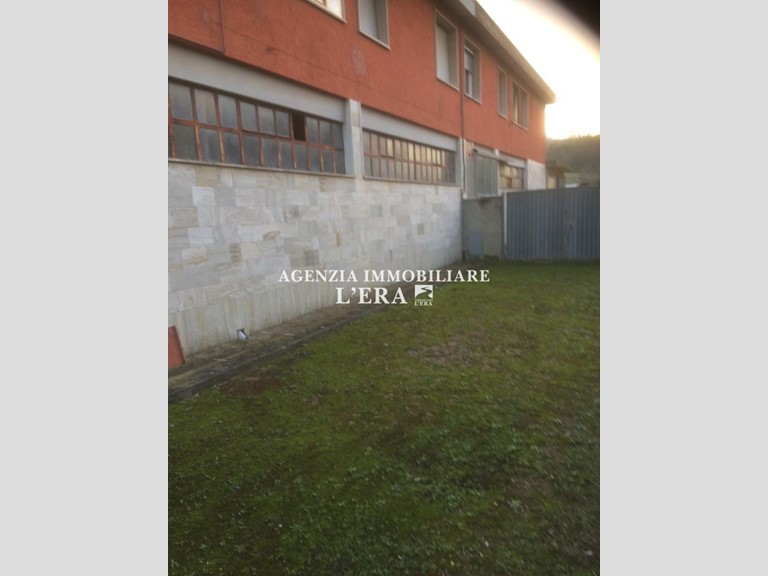 Capannone in Vendita a Casciana Terme Lari, 99'000€, 230 m²