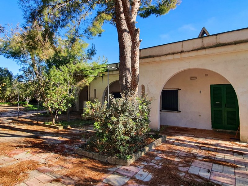 Villetta a schiera in Vendita a Manduria, zona località Specchiarica, 800'000€